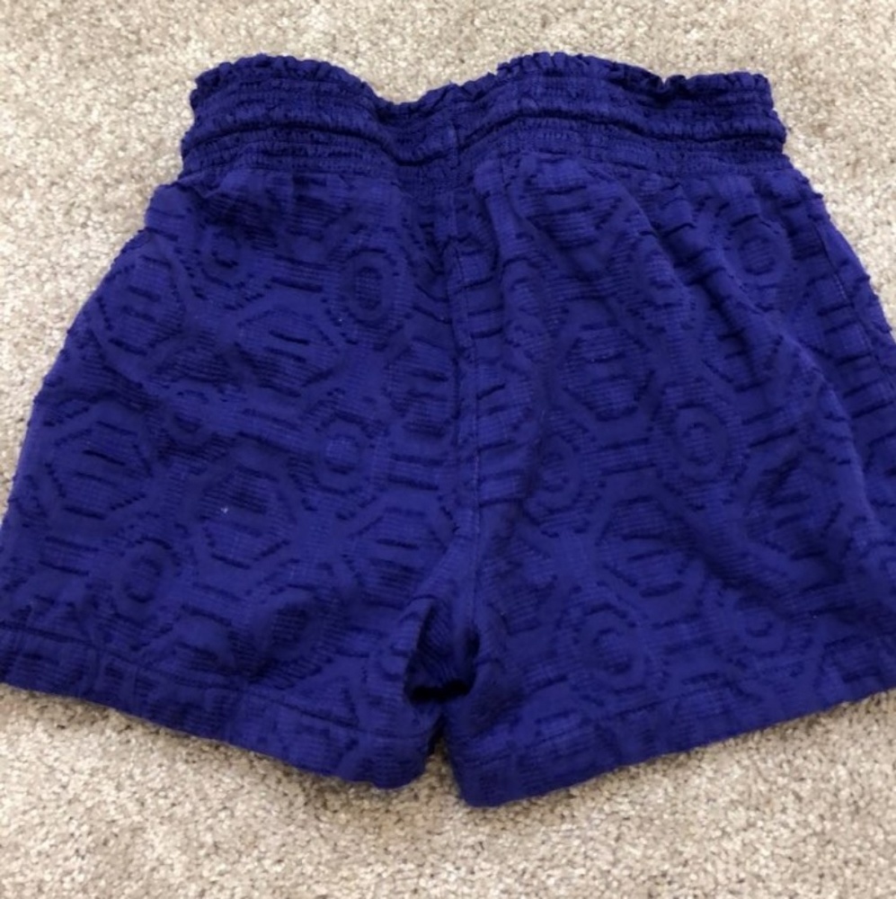 Shorts - Picture 2 of 3